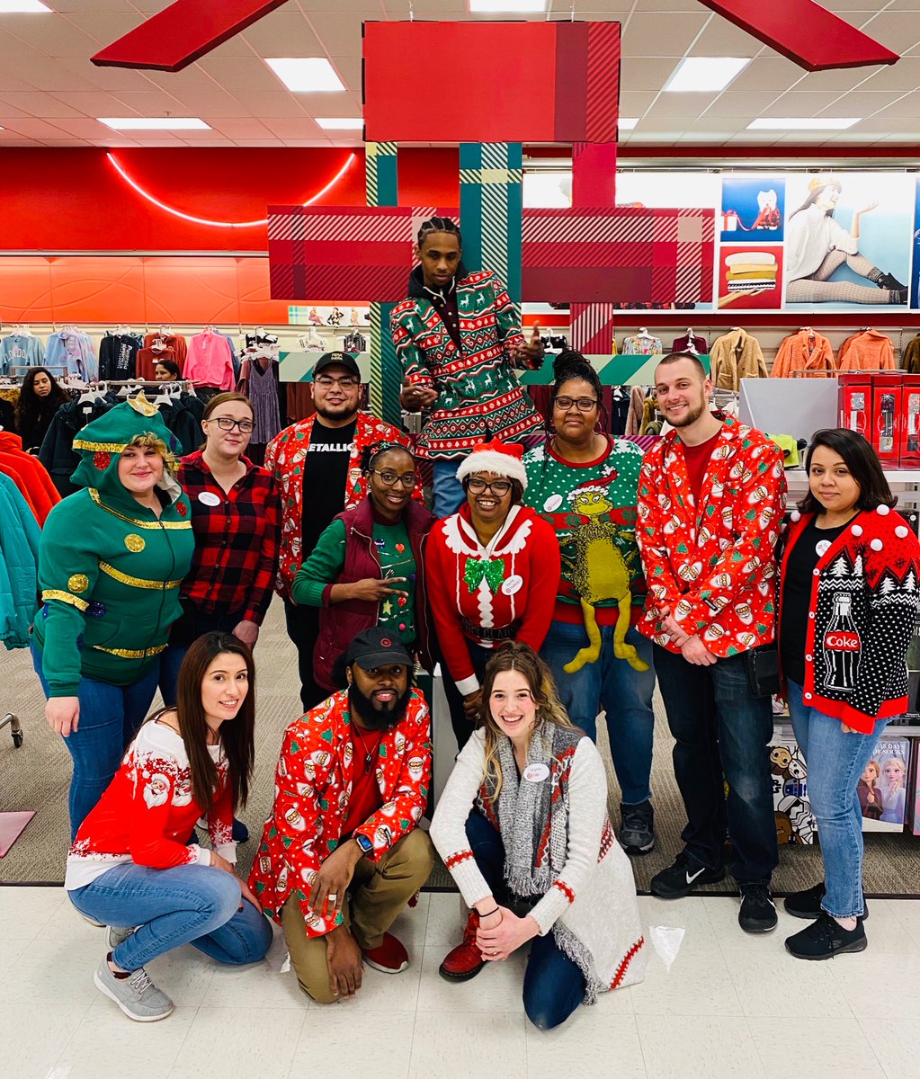 My peers and also my second family #wishingyouaverymerrychristmas #Christmaseve #christmaspirit #outwithabang #hillsidepride #T2490