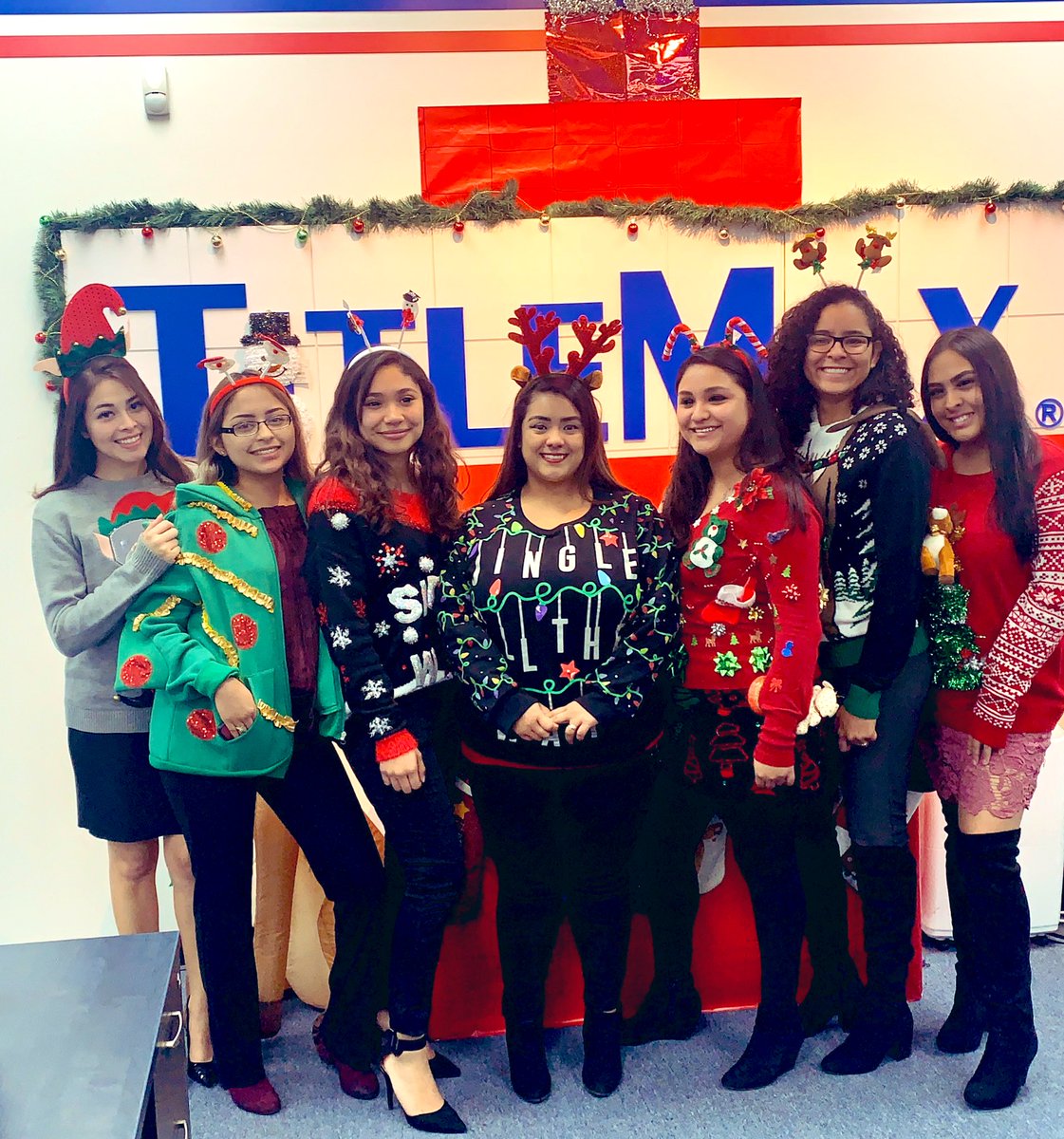 Merry Christmas my awesome #TmxFamily !! From the Ladies at A23!! We wish you all a very very Merry Christmas Eve! (Let’s face it that’s when all the fun happens #realTalk #changeMymind #dont@me 😂)
<a href="/lucia_grajeda1/">Lucia Grajeda</a> @chrills23 <a href="/tim_pears/">Tim Pearson</a> <a href="/TMXCompanies/">TMX Companies</a> @OBielss