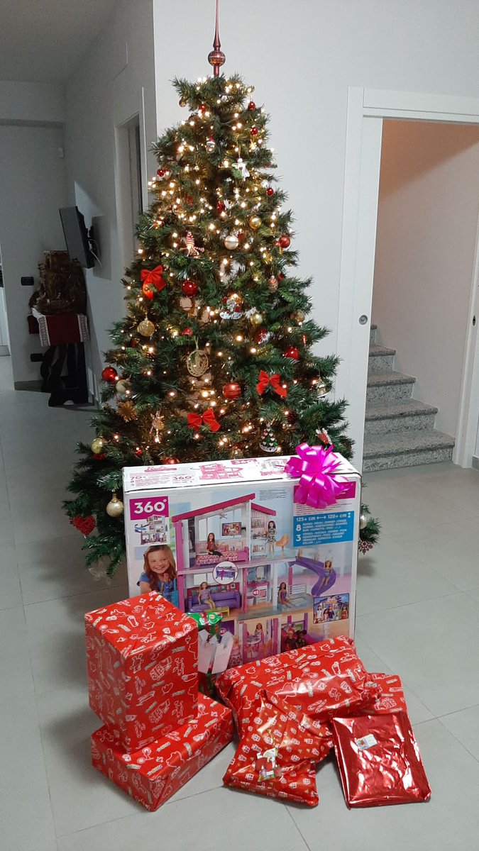 AS3691's tweet photo. Babbo Natale è arrivato! 🎅🎄☃️❄al tuo risveglio🌞 #cuoredinonna ❤👧👩🦳#ioete apriremo tutti i doni 🎁🧸che ti ha portato. Dormi bene e fai bei sogni 🧚♀️💫🎠⭐🌟🌠 #cosedisofia #cosedicasamia 🏡 #natale2019 https://t.co/s51QGSLFcz