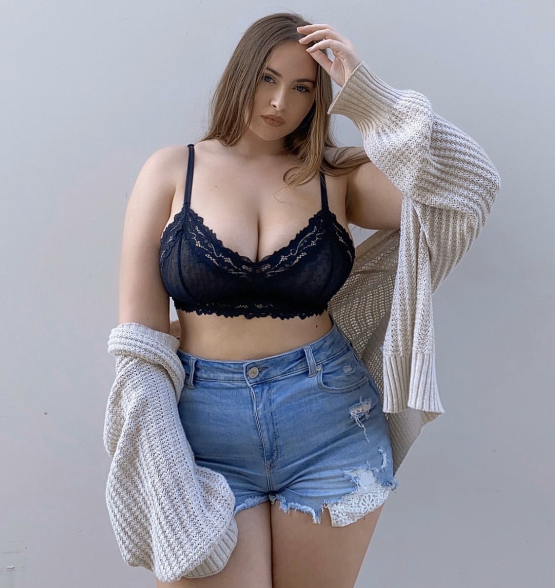 erinmhk's tweet photo. starting a plus-size/curvy thread❤️ all genders are welcome to join<3 https://t.co/w45u7ACVVq