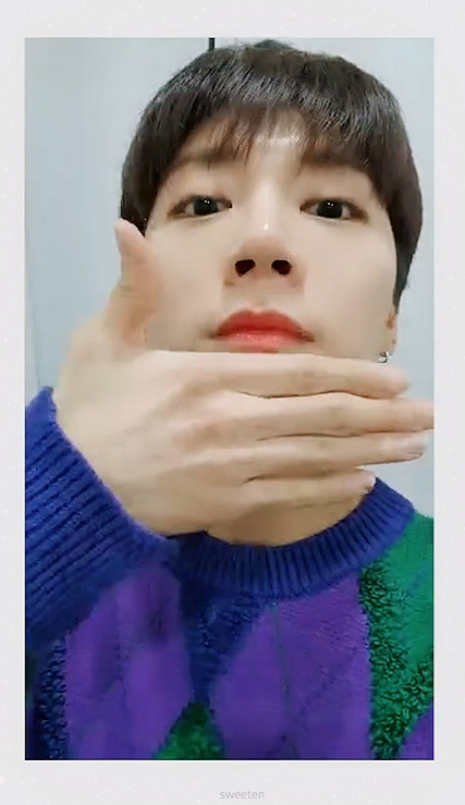 sweeten0227's tweet photo. 🎄🎁
#TEN #텐 #เตนล์
#WayV #WeiShenV #威神 #6YearsWithTEN https://t.co/Omq7cAi5by
