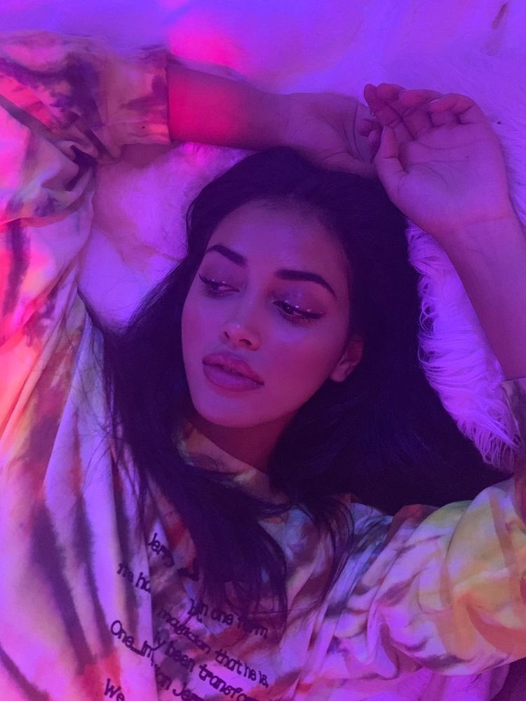 ItsCutiePieC's tweet image. Cɪɴᴅʏ Kɪᴍʙᴇʀʟʏ ♥

    ⤷

          𝖨'𝗆 𝖺 𝖽𝖾𝗆𝗈𝗇 𝗂𝗇 𝗍𝗁𝖾 𝗇𝗂𝗀𝗁𝗍, 𝗌𝗁𝖾'𝗌 𝖺𝗇 𝖺𝗇𝗀𝖾𝗅 𝗐𝗂𝗍𝗁 𝗍𝗁𝖾 𝗐𝗁𝗂𝗍𝖾...

↻ &amp;amp; ♡