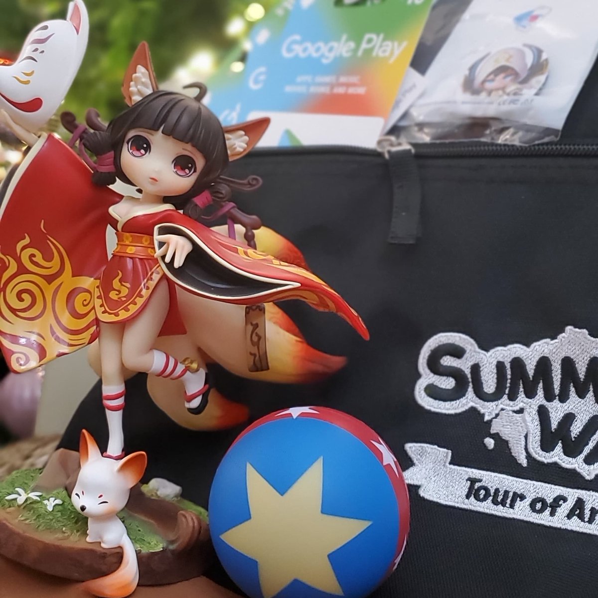 SurinGames's tweet photo. Giveaway stream is starting in 15 minutes! Check out the merch that's going to make someones holidays just a bit more summoners war merchy 🎄😍❄️ Hope to see you guys there @ https://t.co/RQIU6czgTd !!!!!!!!! #SummonersWar #twitch https://t.co/LUg8Vsw4rf