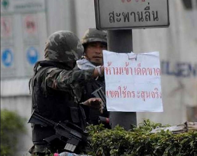 sunaibkk's tweet image. เขตกระสุนจริงปี 53 ยิงประชาชนกลางกรุงเทพ / เขตกระสุนจริงปี 62 ยิงประชาชนชายแดนใต้ / ทั้งสองกรณีกองทัพอ้างความจำเป็นในการปราบผู้ก่อความไม่สงบ แต่ทุกศพไม่มีอาวุธ ไม่มีหลักฐานที่พิสูจน์ได้ว่าคนที่ถูกฆ่าทำอันตรายต่อเจ้าหน้าที่ #ความยุติธรรม