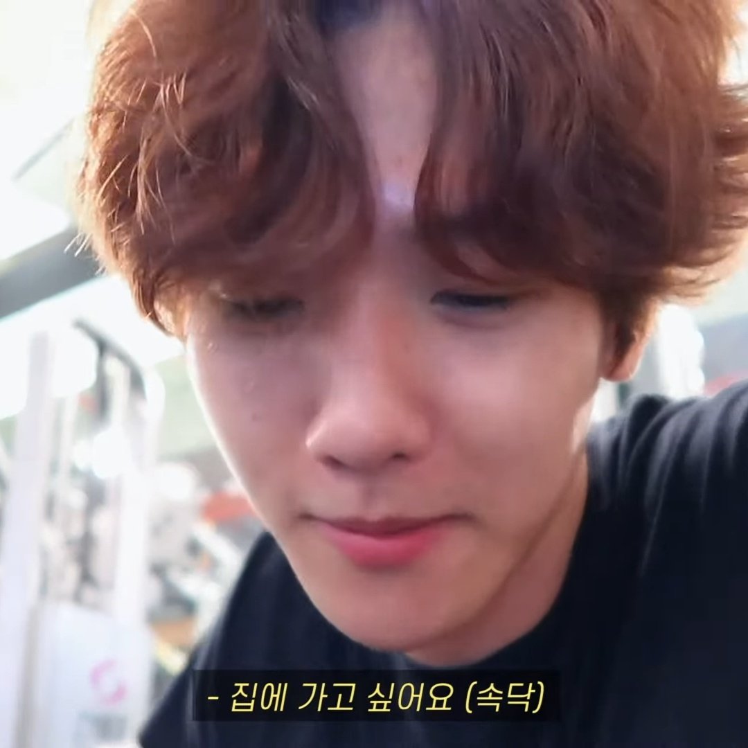ppumi_exo's tweet photo. 출근할 때                                          퇴근할 때 https://t.co/HWswALBlow