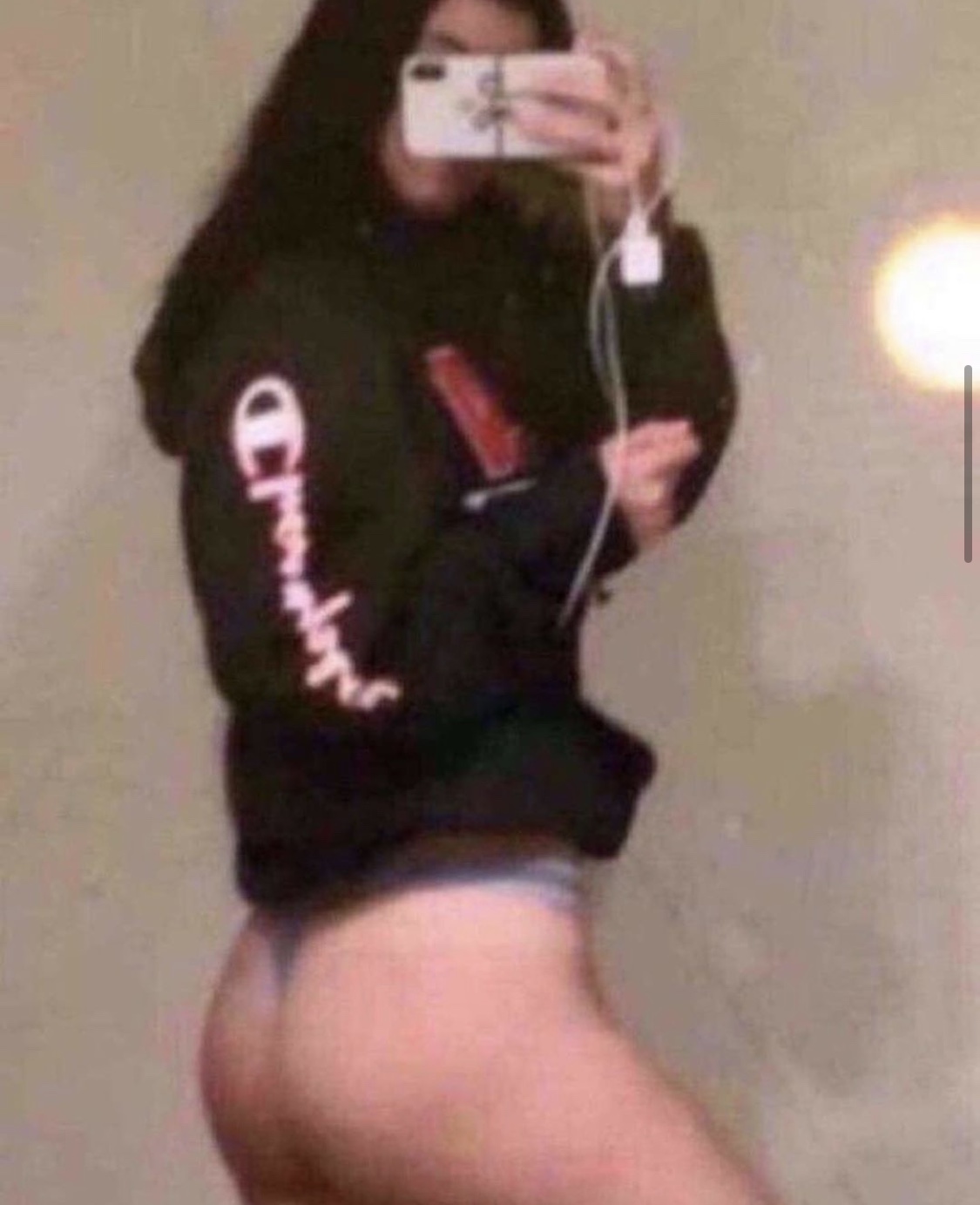 “Peep the sweatshirt 😂 it is her for sure #charlidamelio #exposed” 