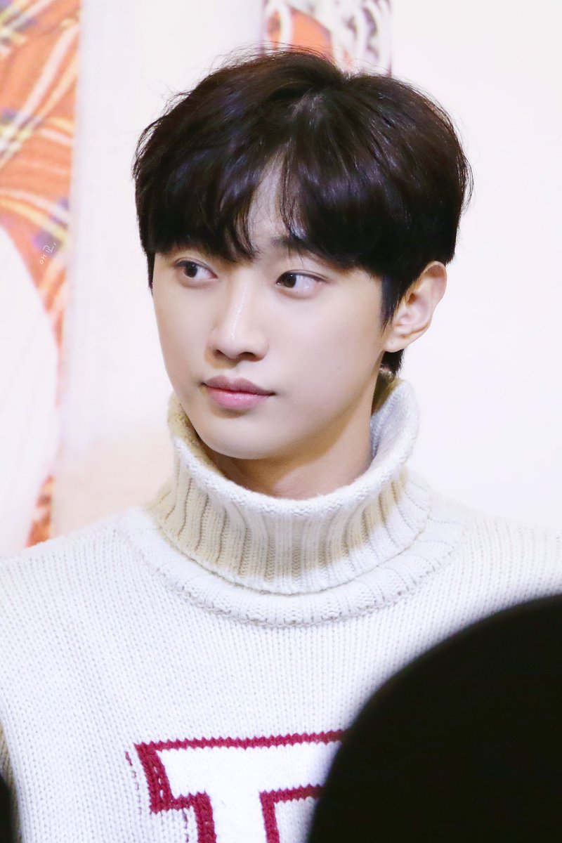 b1a4shiningstar's tweet photo. 크리스마스날엔🌲 
이쁜거 많이 봐야 된다는🦊🌸
전설이 있답니다ㅎ🙄💜

#진영 #Jinyoung 
#이쁜진영 #진영아사랑해 
#메리크리스마스 https://t.co/kVAJN3nUlQ