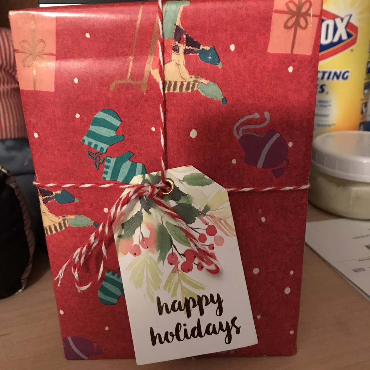 shittybonmots's tweet photo. I’m not new to this, I’m true to this #masterwrapper #homefortheholidays https://t.co/VpkaocxeQN