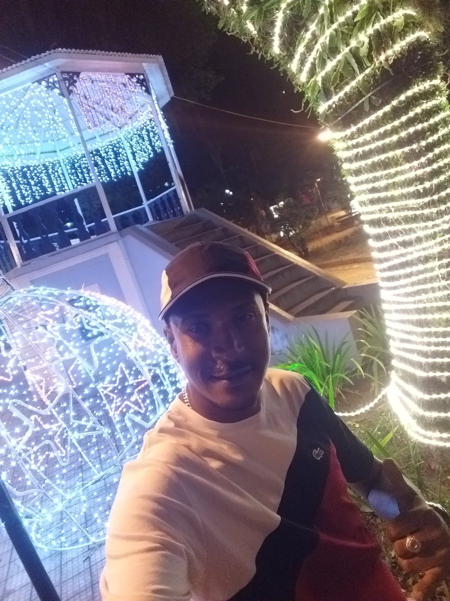 Charles23607408's tweet photo. Boa noite amigos feliz Natal pra todos amigos e amigas Amém 🙏🏼🙏🏼🙏🏼🙏🏼🙏🏼🤩😍😇😇😇😇 https://t.co/gTYWXAo90A