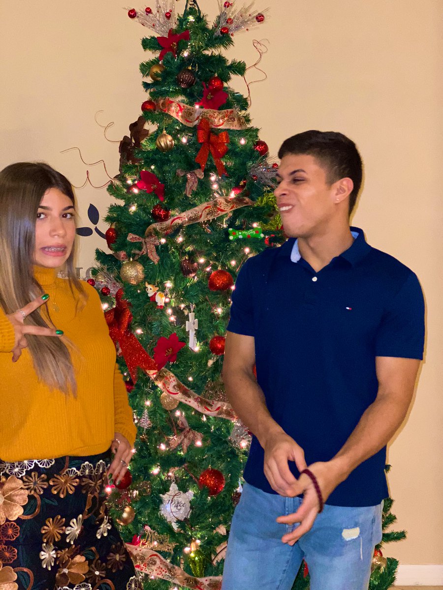 _anaa4's tweet photo. ยกEres mรกs de lo que yo pedรญa! โค๏ธ #christmaseve #thirdchristmastogether #elchico https://t.co/cIj8z6ELDT