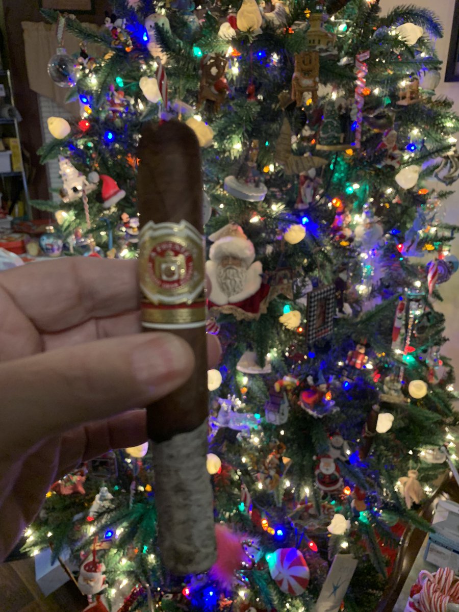 CigarPoppa's tweet photo. Can’t go wrong with a Fuente. https://t.co/0nLbuGkTyy