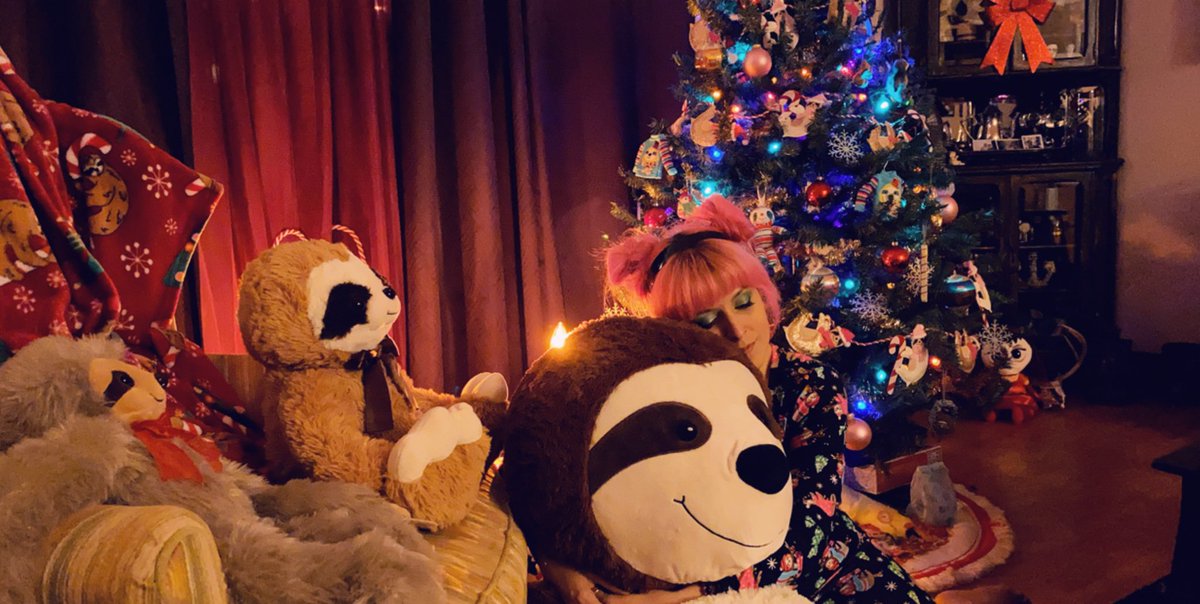 ElviraTaylor's tweet photo. https://t.co/RKRp9EItfw do you like Sloths &amp; Christmas? Here is a video for you. #sloth #sloths #ChristmasEve #christmas #slothmas #decor #homedecor #HomeDecoration #homedecorideas #Christmas #youtube https://t.co/TjvZk0V0Nx