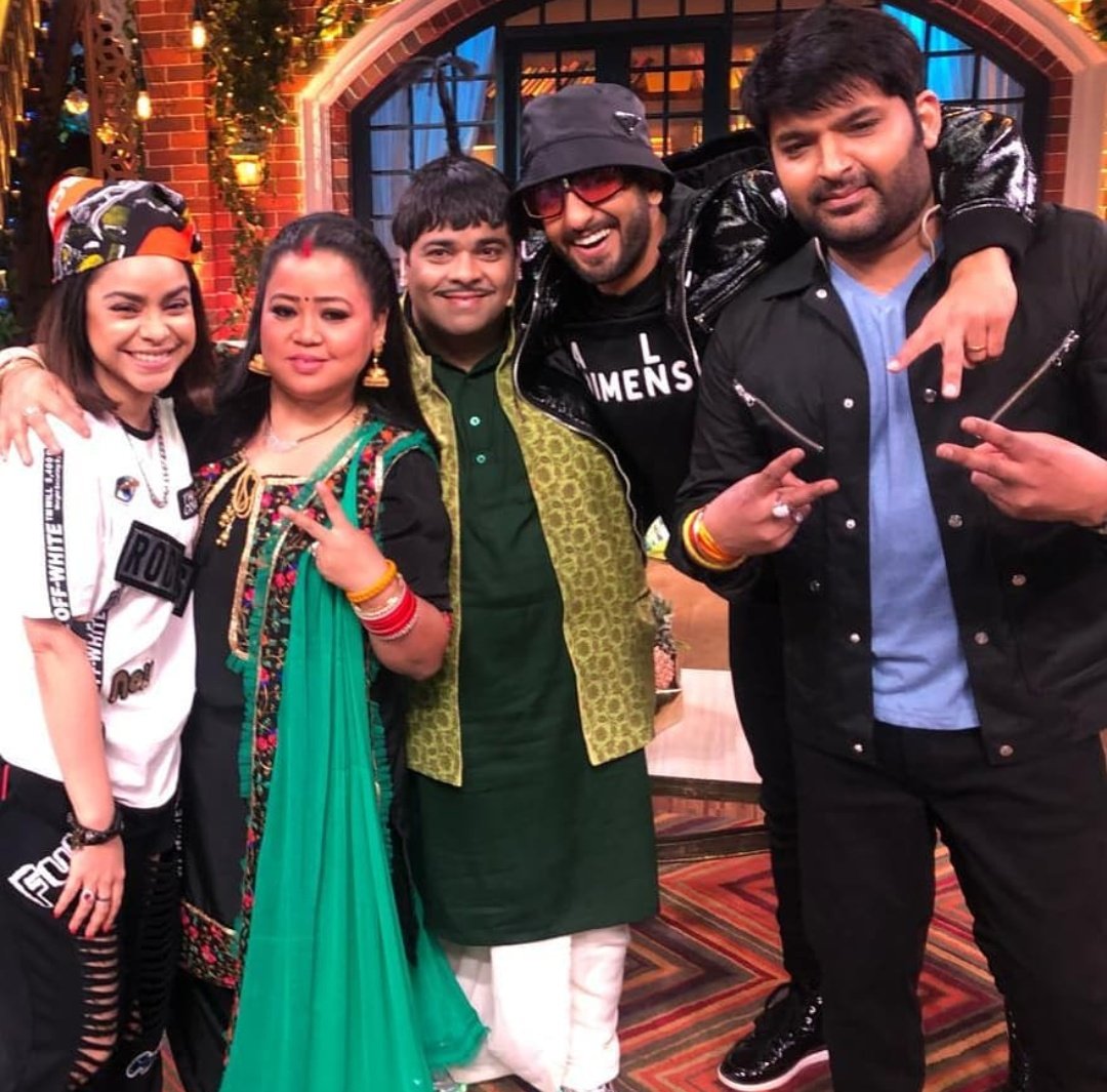 TKSS2_FC's tweet photo. #ThrowbackWednesday 😍

@KapilSharmaK9 @kikusharda @RochelleMRao @sumona24 @haanjichandan @Krushna_KAS 
@bharti_lalli @SonyTV 

#TheKapilSharmaShow 🖤 https://t.co/1PEEF7iq4s