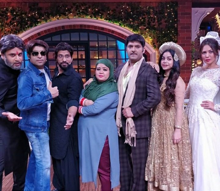 TKSS2_FC's tweet photo. #ThrowbackWednesday 😍

@KapilSharmaK9 @kikusharda @RochelleMRao @sumona24 @haanjichandan @Krushna_KAS 
@bharti_lalli @SonyTV 

#TheKapilSharmaShow 🖤 https://t.co/1PEEF7iq4s