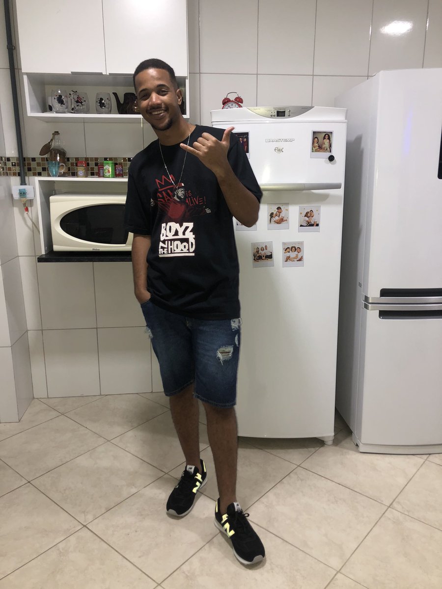 FerreiraR0drig0's tweet photo. Feliz Natal 🎄🎅🏿
#NatalnoExcomba https://t.co/G0UrvgoZDw