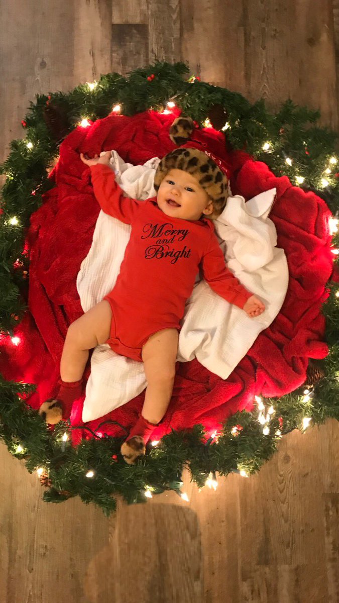 susan_pace20's tweet photo. Merry Christmas! Love, Kenny.🎄 🎁 https://t.co/ia0RBmtifR