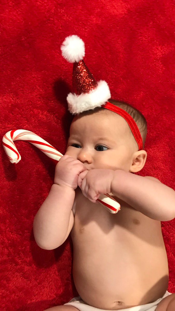 susan_pace20's tweet photo. Merry Christmas! Love, Kenny.🎄 🎁 https://t.co/ia0RBmtifR