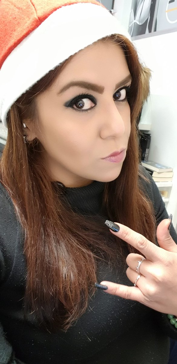 mandy140785's tweet photo. Feliz Navidarks mis amores los quiero mucho !! https://t.co/blXi9ghrJ7