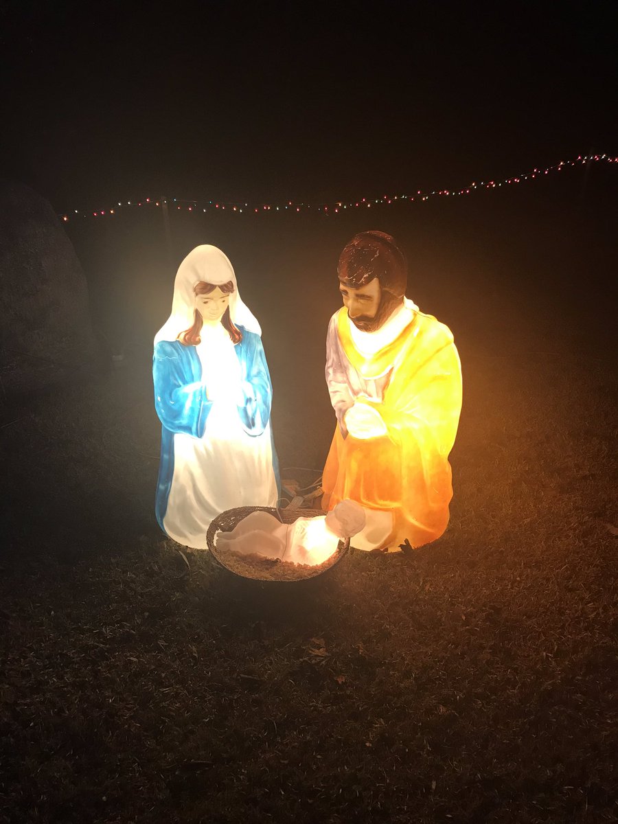 comfortkgalegi's tweet photo. @TheEllenShow Merry Christmas Ellen sending love all the way from North Carolina 🇺🇸Belhaven but I’m currently all the way from South Africa 🇿🇦🇿🇦🇿🇦🇿🇦#MerryChristmasEve #MerryChrismas #NorthCarolina #ChristmasEve #trevornoah https://t.co/6BfEdty7CN