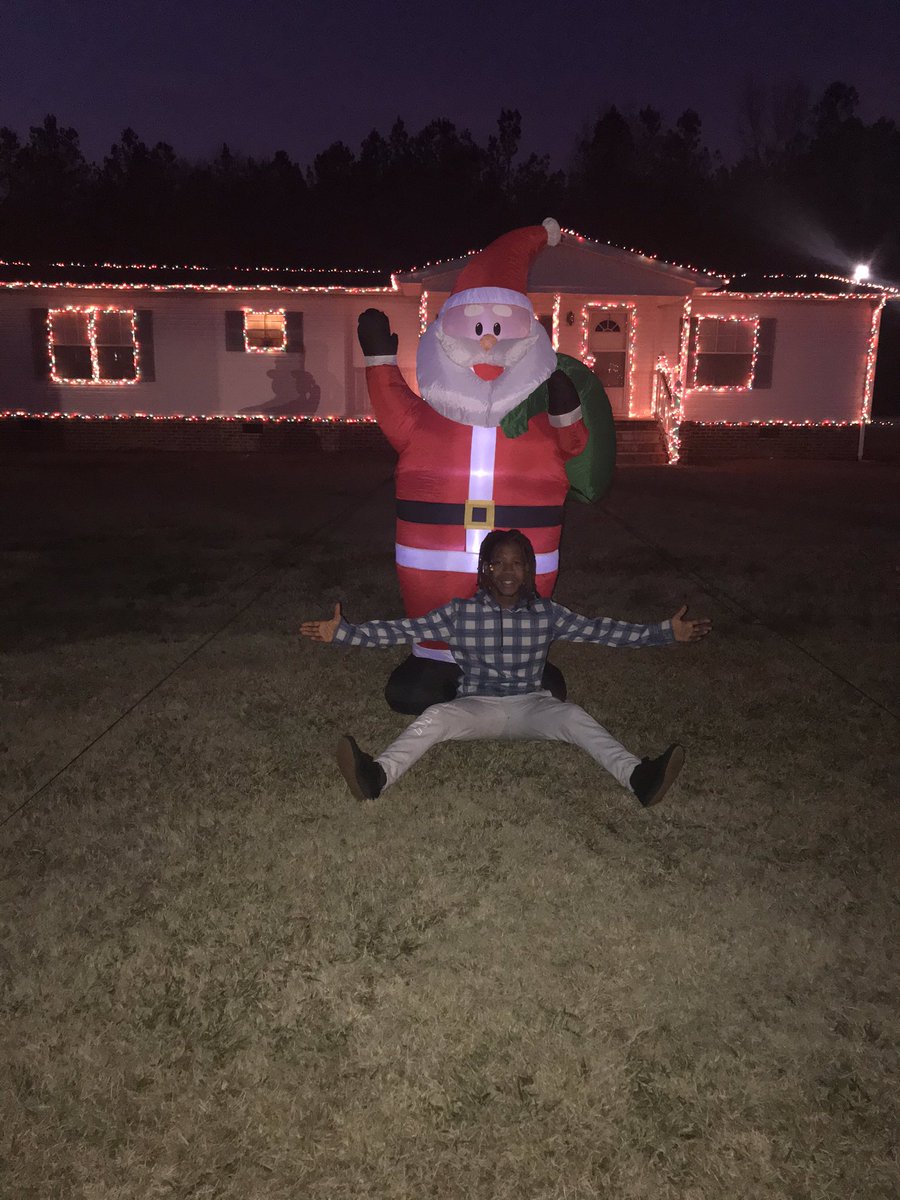 comfortkgalegi's tweet photo. @TheEllenShow Merry Christmas Ellen sending love all the way from North Carolina 🇺🇸Belhaven but I’m currently all the way from South Africa 🇿🇦🇿🇦🇿🇦🇿🇦#MerryChristmasEve #MerryChrismas #NorthCarolina #ChristmasEve #trevornoah https://t.co/6BfEdty7CN