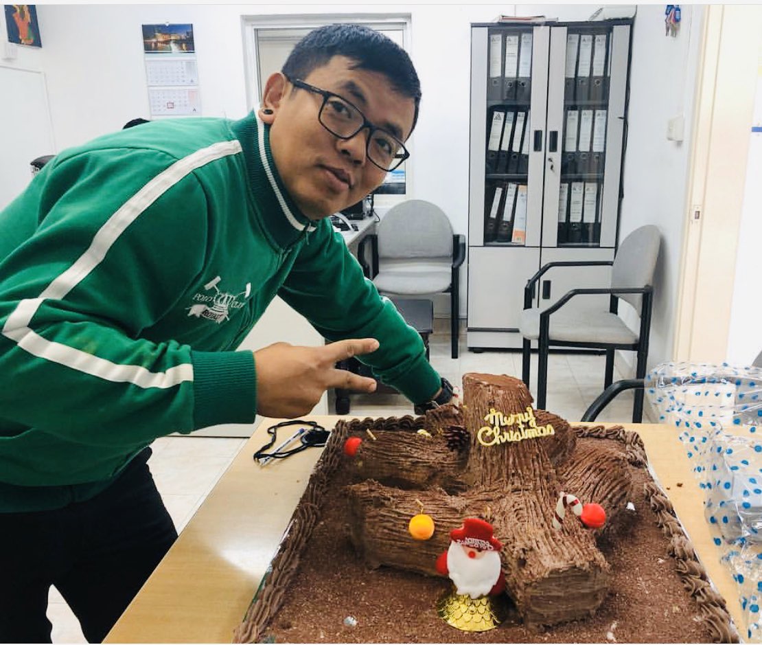 tilakthakuri071's tweet image. “Merry Christmas everyone~ 🎄 
I will pray for your Christmas to be a happy one for this year as well ❄️
Happy New Year everyone ❤️”