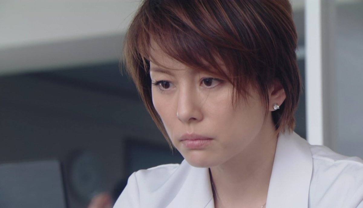 kritkrittapas's tweet photo. #DoctorX ซีซั่น3 ไดมอน มิจิโกะ เปลี่ยนทรงผมอีกแล้ว ตัดซอยสั้น ดูมีความแมนขึ้น แต่ก็น่ารักดี คนสวยตัดอะไรก็สวย (ล่ะมั้ง)
#JSeries #JDrama #DaimonMichiko https://t.co/IHlFu8tc1B