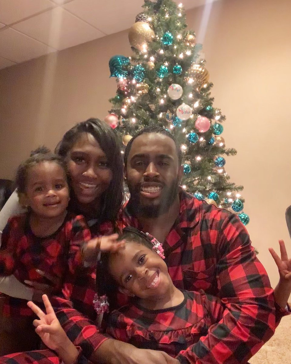KingKoley's tweet photo. Dear Santa,
I have everything I can wish for right in this picture. Thank you!!! Happy Holidays Everyone!!!!
 #TeamPrescott https://t.co/hqJlx1VgpL