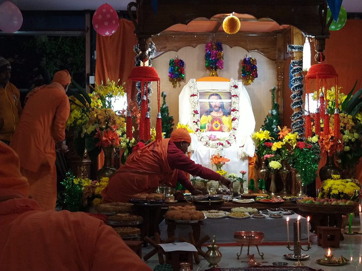 jay_om9's tweet photo. @noconversion @narendramodi Why they need to copy Hindu rituals?
Here it's very clear to make fool
innocent Hindu and convert them?☹️☹️
Murkh Hindu kab samje ga !!!
#Stopconversation https://t.co/PT9WMVCCY5
