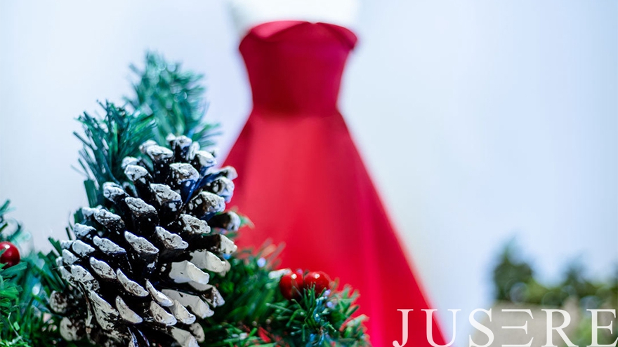 JusereOfficial's tweet photo. Merry Christmas
...
#merrychristmas#eveninggown #elegantdress #eveningdress #promdress #promgown #reddress #partydress #beautiful #fashionstyle #designer #hautecouture #couturedetails 
... 
https://t.co/Q1aGCQMHSB https://t.co/scB0s50E42