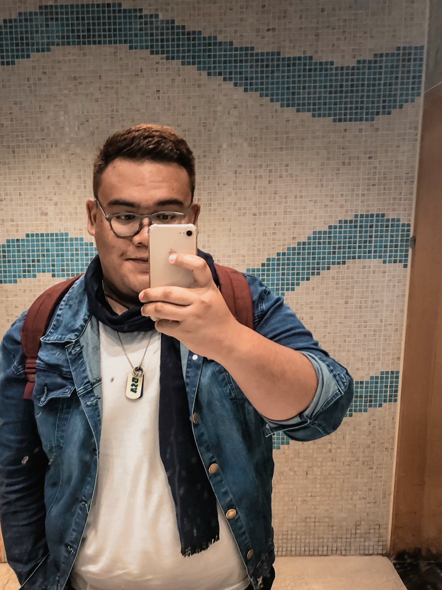 JCelleQ's tweet photo. So I guess I don’t really take that much mirror selfies lol pero ito lang sapat na 😂 #WhenInMacau 🇲🇴 charrot https://t.co/U21UD3Ue5o