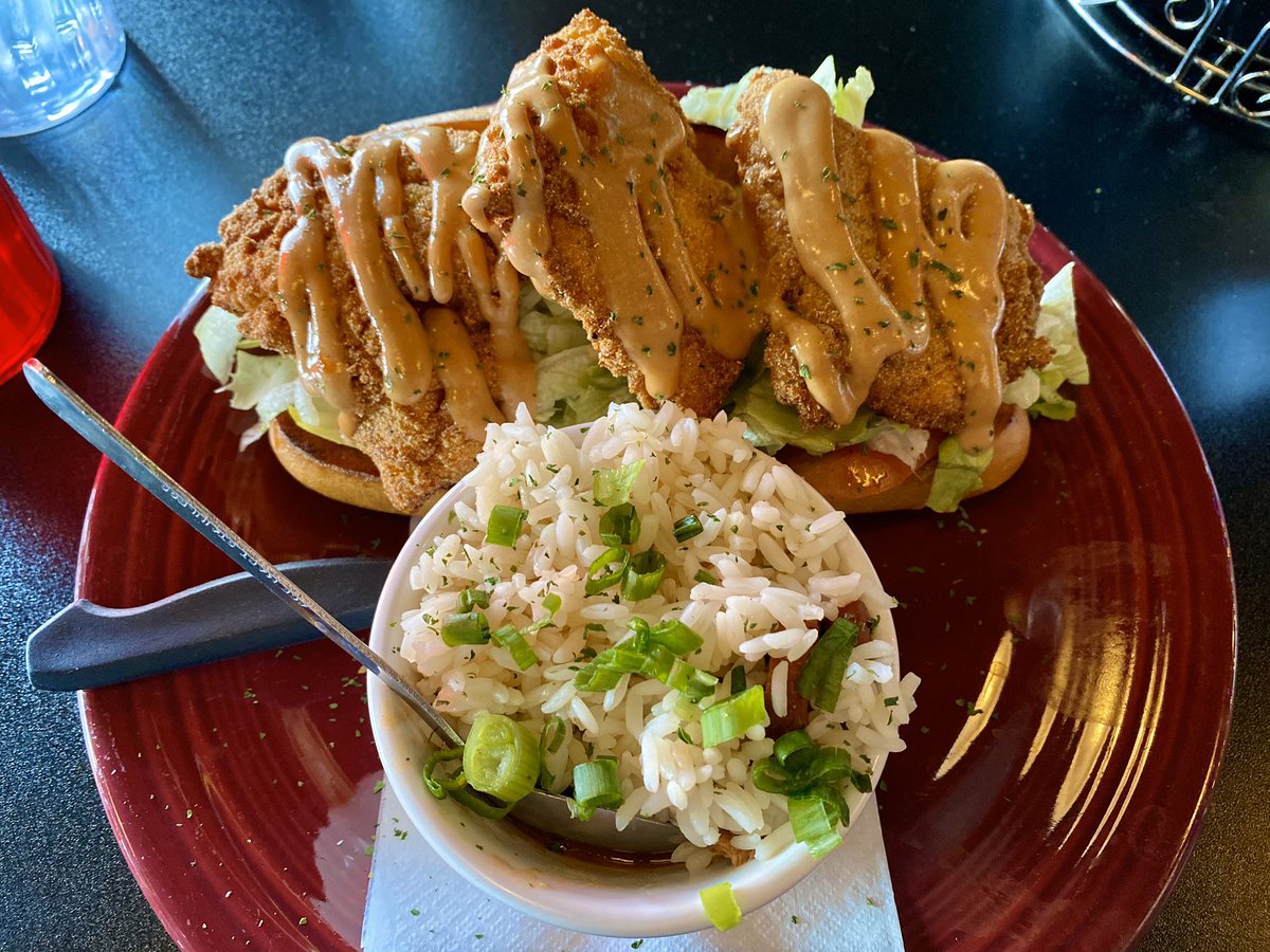 chicagox's tweet photo. Another great lunch before the Christmas holiday with friends at The Free Man in Deep Ellum, Dallas.  Here’s the Catfish PoBoy, simply delicious w/ a cup of Red Beans &amp; Rice. #dallaseats #deepellum #Dallas #catfish #redbeansandrice #poboy #seafood https://t.co/3JOWTQpoRf
