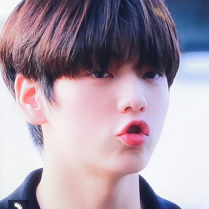 Bacon_onboard's tweet photo. รักเราให้ทำปากจู๋
#SOOBIN https://t.co/Hc19QCLvG3