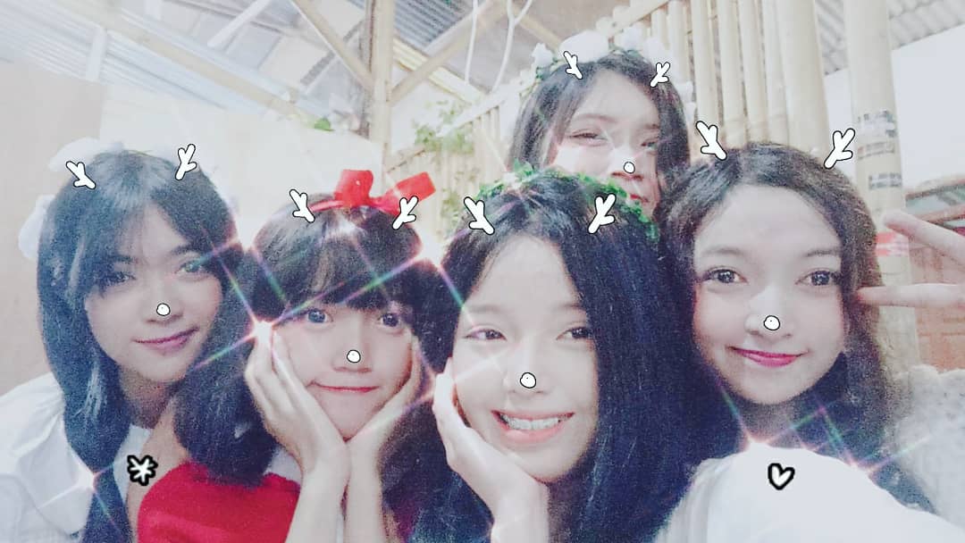 SaywonOfficial's tweet photo. Haii Wineers.
Selamat Hari Natal dan Tahun Baru yaa bagi teman" yg merayakann...
Dan selamat Liburann....
Luuv kalian 💖✨
#saywonjogja #saywon
#idol #idoljogja #idollocal #support https://t.co/4t5j15FMp9