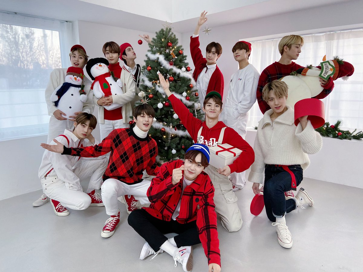 IST_THEBOYZ's tweet photo. [📸] 더비‼️ Merry Christmas🎄
더보이즈와 함께 즐거운 크리스마스 보내세요❣️

#THEBOYZ #더보이즈 https://t.co/CgFnBOtqvq