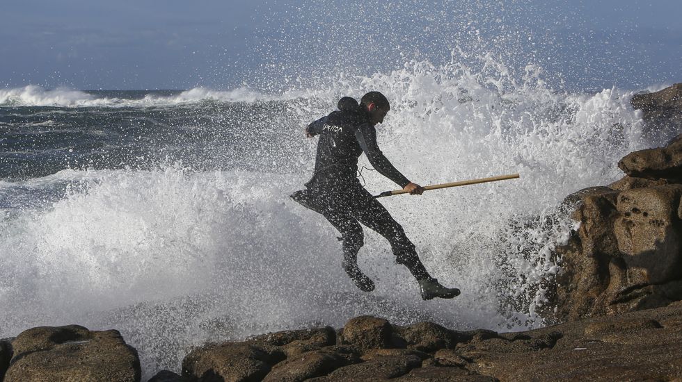 terratlantica's tweet photo. 🙌 O noso #respecto e #admiración polos #percebeiros desta Terra Atlántica

[ 🙋 Bo #Nadal para eles e todos vós! ]

🖱️ https://t.co/B57NpKbVh4
.
#CostadaMorte #álbum
📸 Ana García @lavozdegalicia https://t.co/eW60mG545X