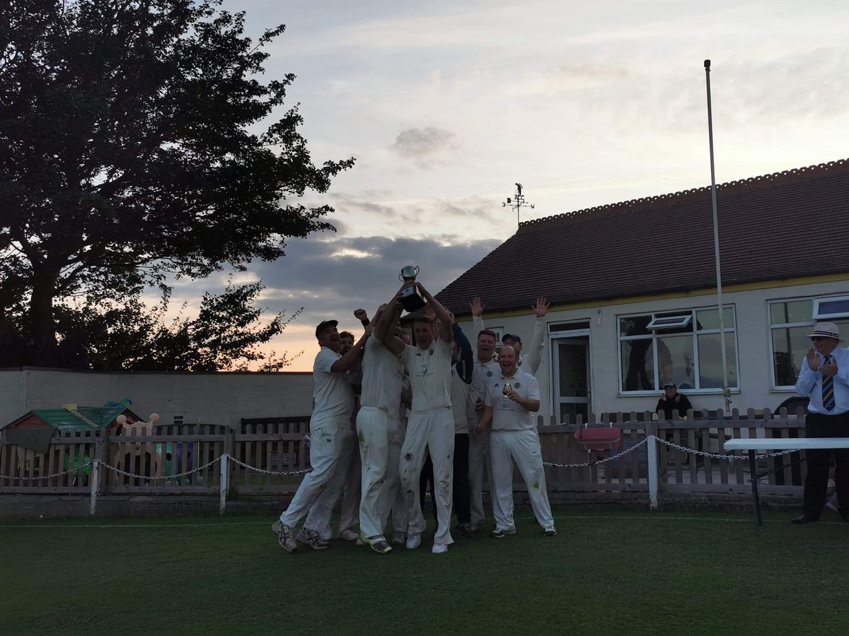 🎅🏼 🎄☃️🎁🎊🎉🍻🦃🦢🤶🏼🥂🏏

Merry Christmas to all players past &amp; present, supporters, volunteers and those club members who are sadly no longer with us but in our thoughts.

May you all have a wonderful festive time and happy new year.