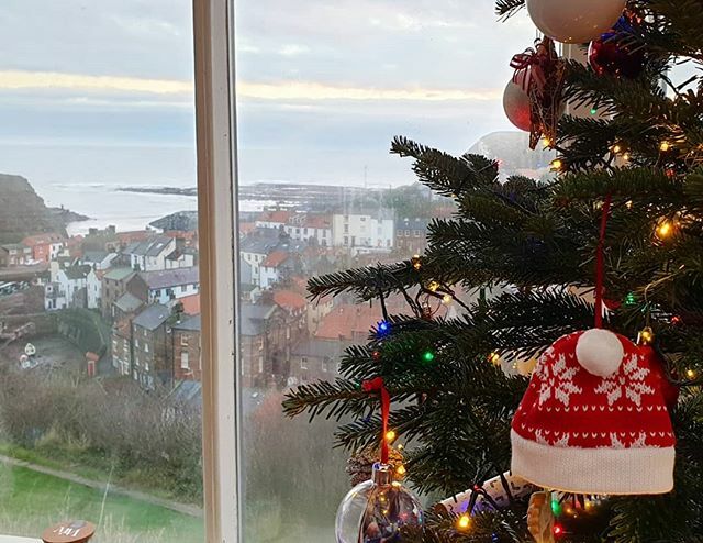David_Mann_DM's tweet photo. Wishing everyone in Staithes and beyond a Merry Christmas. https://t.co/HUp0UOqDMX https://t.co/fSN5FsDuWW