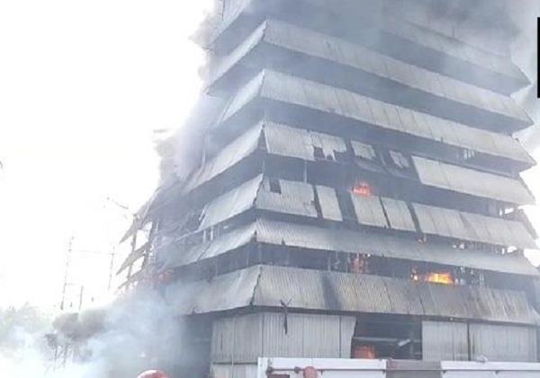 JagbaniOnline's tweet image. ਆਂਧਰਾ ਪ੍ਰਦੇਸ਼: ਤੇਲ ਫੈਕਟਰੀ 'ਚ ਲੱਗੀ ਭਿਆਨਕ ਅੱਗ  jagbani.punjabkesari.in/national/news/…

#AndhraPradesh #OilFactory #FireBrokeout