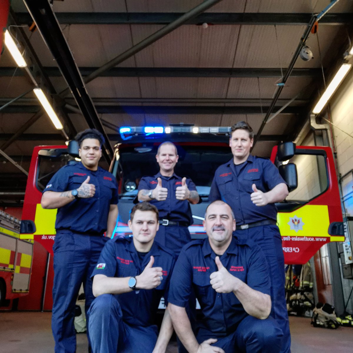 alex_szek's tweet photo. 9am, start of shift on Christmas day. Merry Christmas from White Watch Caerphilly @SWFireandRescue @HuwJakeway https://t.co/50i6LplGF3