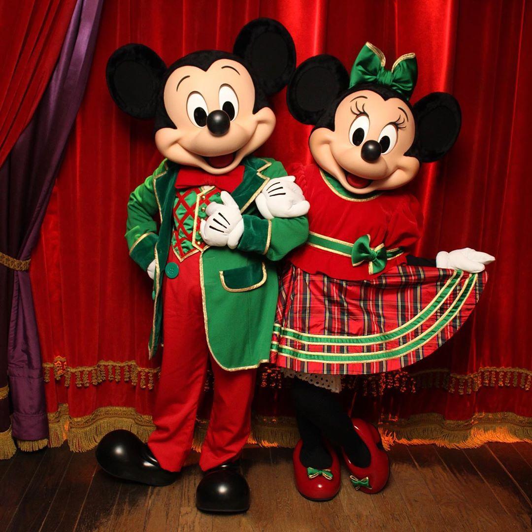 DisneylandParis's tweet photo. Joyeux Noël à tous ! 🎁🎅🎄(Instagram 📷 : charactersphotosblog) https://t.co/7IfZghKMua