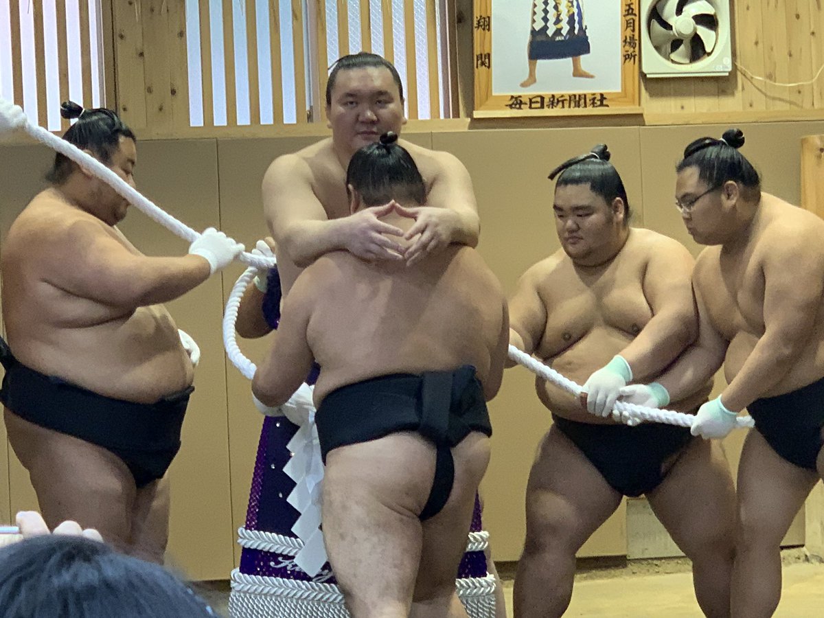 相撲漫画家 琴剣 運営 Sur Twitter 本日は横綱白鵬関の綱打ちでした 白鵬関から縁起の良い綱の先端頂きました 大相撲 Sumo 横綱白鵬 綱打ち 宮城野部屋 相撲漫画家 琴剣 運営 Sur Twitter 本日は横綱白鵬関の綱打ちでした 白鵬関から縁起の良い綱の先端頂きました 大相撲 Sumo 横綱白鵬 綱打ち 宮城野部屋