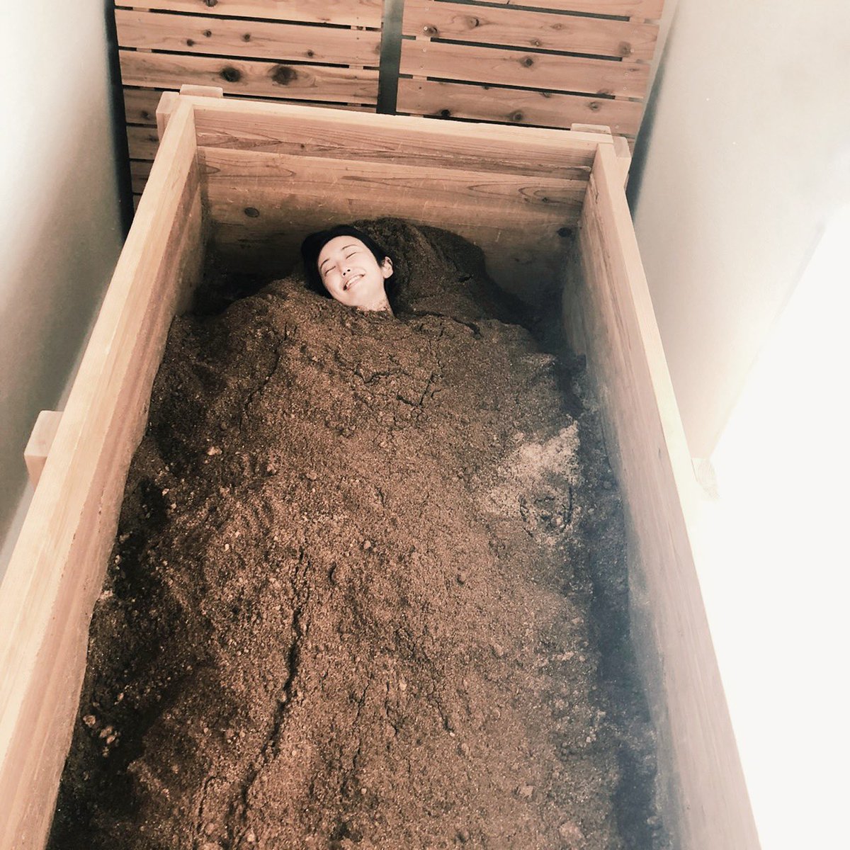 ymintokyo's tweet photo. First time trying Japanese cedar and rice bran enzyme bath!!!!!🛀
It warms the body up soooo much I feel the warmth coming from the inside even an hour after I finished taking it.
#enzymebath #japan #tokyo #beautytip #salonintokyo #enzymebath #beautysalon #酵素風呂 https://t.co/9AEcFcXQkf