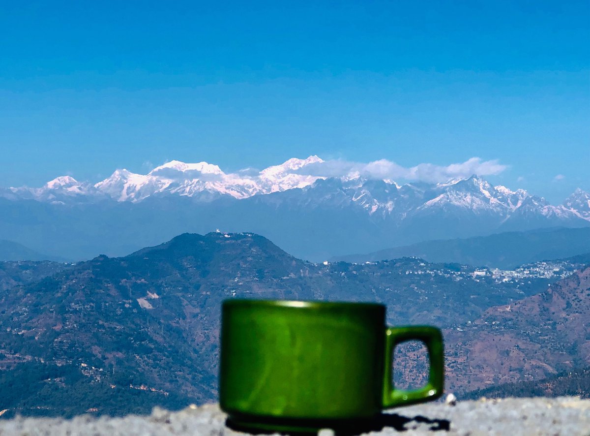 chand_shanu's tweet photo. Revisiting memories ☕️ in mountains 🏔 
#Kanchenjunga 
#traveltribe 
#TheQueenOfHills
#Movingto2020 https://t.co/88FTw8v9um