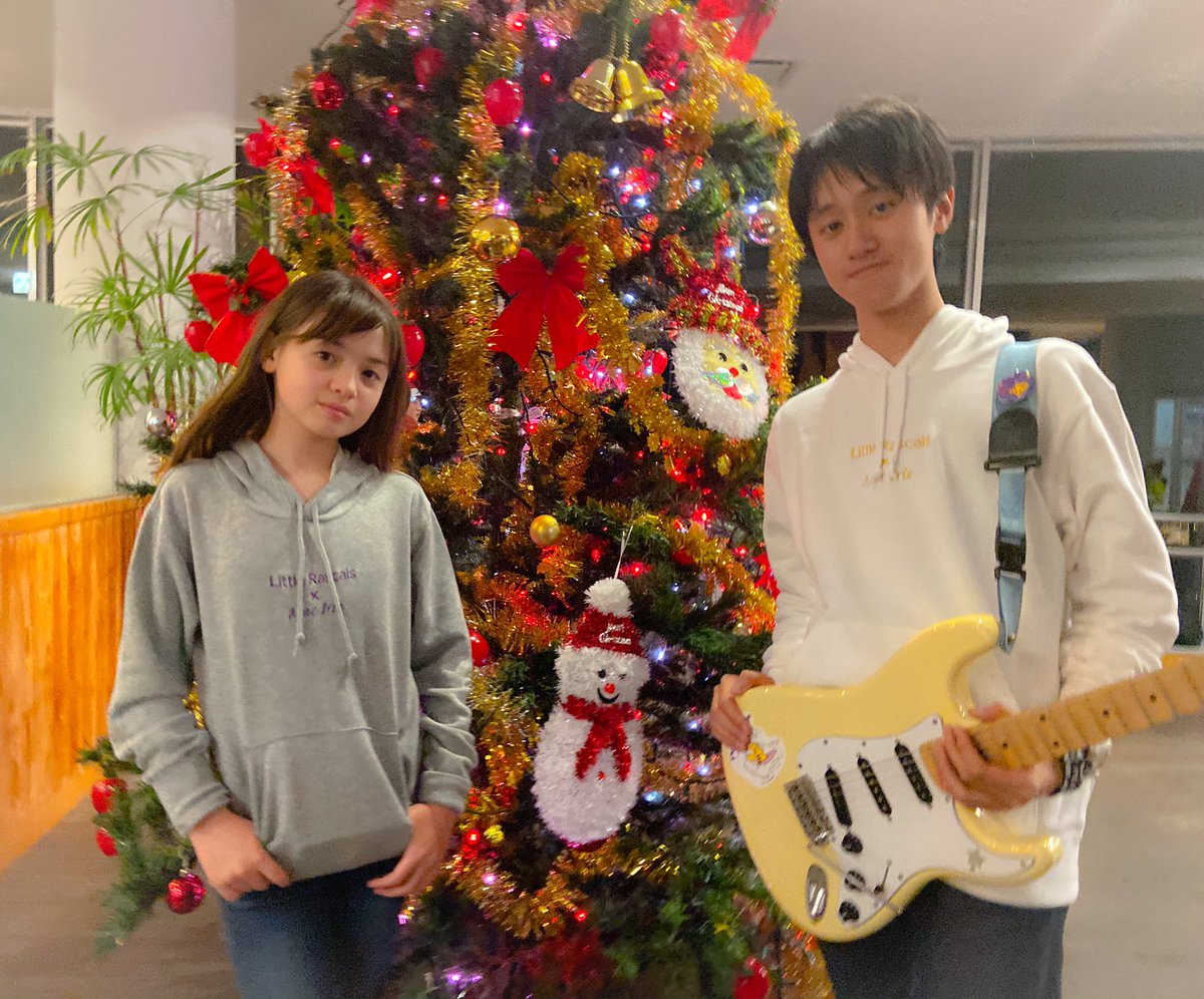 Little Rascals キッズファッション Twitterissa ギタリスト Macirie さんと初のアーティストコラボ商品をリリース致しました シンプルで可愛いので 女の子も着れちゃうプルオーバーパーカー Checkしてね キッズウェア ファッションコーデ コラボ