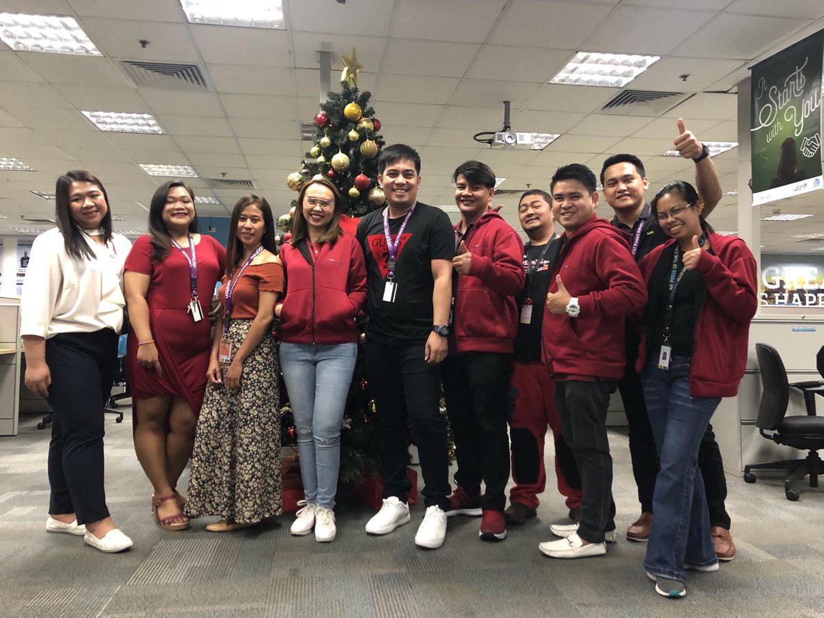 Kit_0501's tweet photo. #MegaMallAllStars #HolidayWarriors Celebrating the holidays at work with this great Team! ---“Accept challenges so that you may feel the exhilaration of victory.”@mega_supersales https://t.co/OJj2EzbLN8