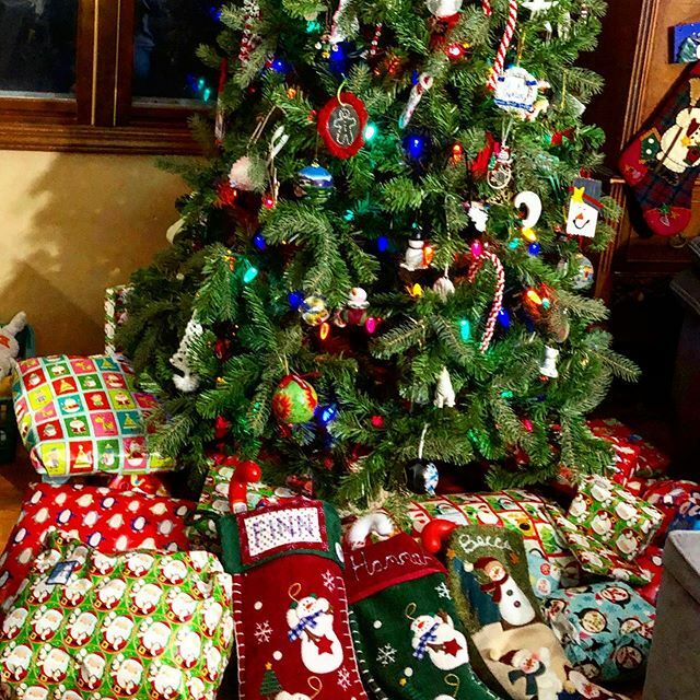 DebMomOf3's tweet photo. Merry Christmas! 🎄🎁 🌟 🎅 https://t.co/ZjRpLopdPZ