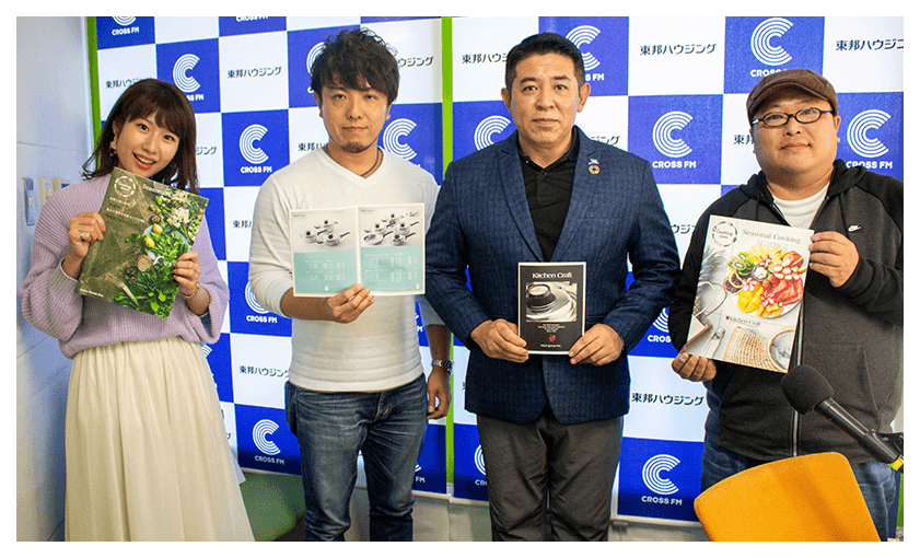 ワールドシェア株式会社 本日のハグはこちら 胸板の厚い山本さんへ 胸板の厚い境からお礼のハグ 来週もお楽しみに 詳しい様子は特設ページをcheck T Co Omxeu6ssxw Huggin You公式タグ ハギンユー Crossfm Upup T Co