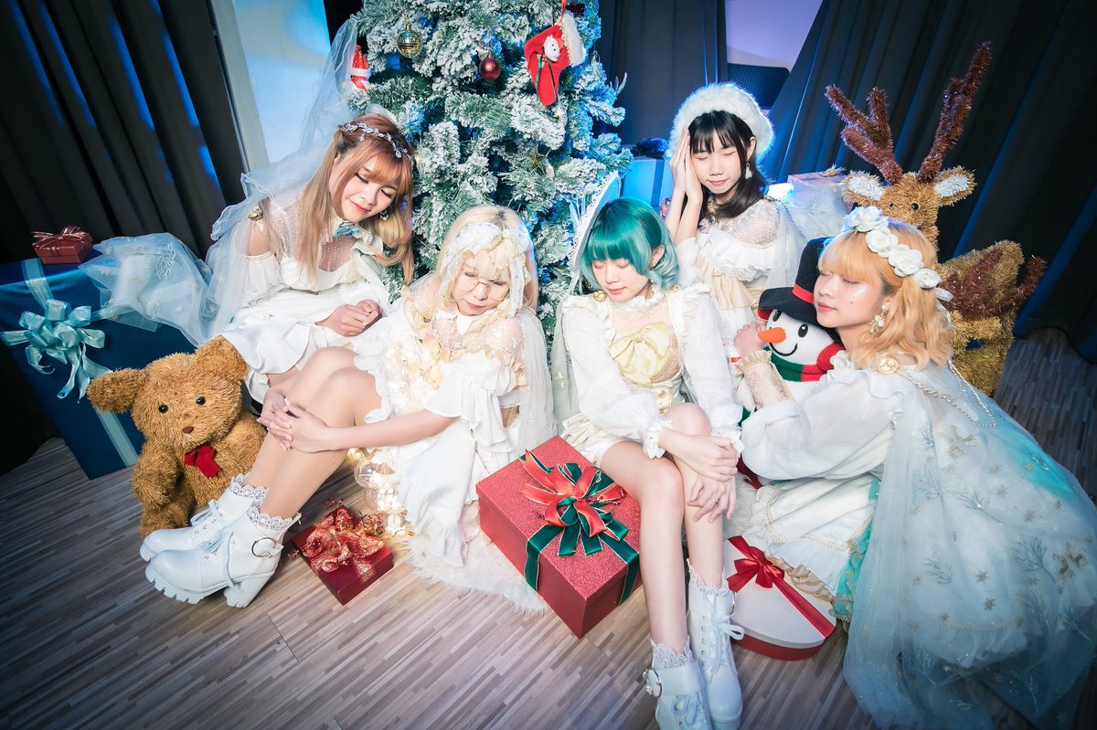 chonebiofficial's tweet photo. Merry Christmas !!🎄

#chonebi #ちょねーび https://t.co/RrCkH2x31p