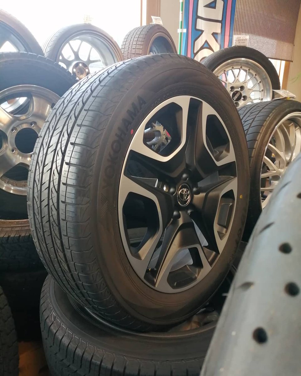 タイヤホイール買取 インパクト 福島max店です トヨタ Rav4 純正ホイールが入荷しました Rav4ですがモデルチェンジしましてカッコよくなりましたが ホイールもカッコいいです キレイな商品ですので大変オススメです お気軽にお問い合わせください
