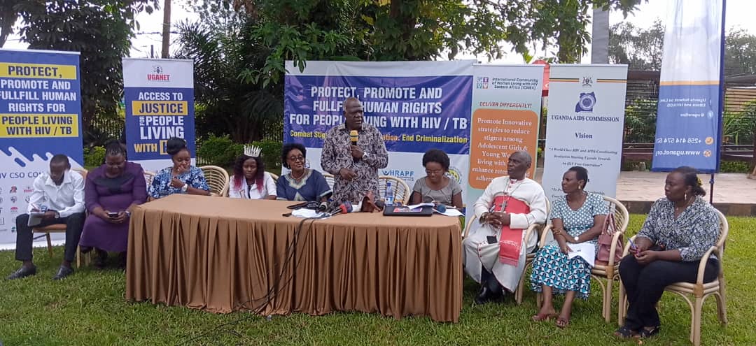 KasiitaMark's tweet photo. Earlier yesterday I joined HIV champions, youth and women groups, CSOs, religious & cultural leaders to stand with local entertainer Ndugu @MckatsUG.
Together we condemned stigma and misconceptions on disclosure of HIV status. #EndStigmaUG #EndHIV #EndAID #HIV2020 #AIDS2020 https://t.co/OvxgUn5pl0